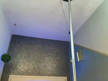Chaturbate Live Sex Cam of mia_roos13
