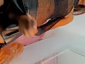 Chaturbate Live Sex Cam of nayara_sweet