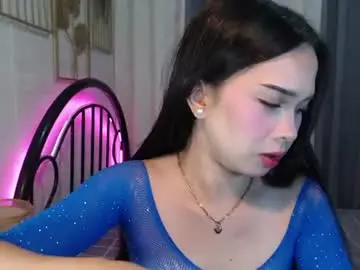 Chaturbate Free Live Porn of hoelymolly