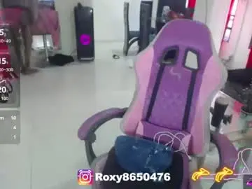 Chaturbate Live Sex Cam of roxy_roxxan
