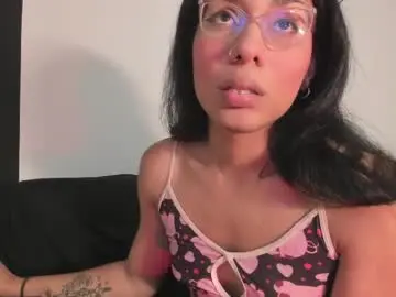 Chaturbate Free Live Porn of emilygomezz