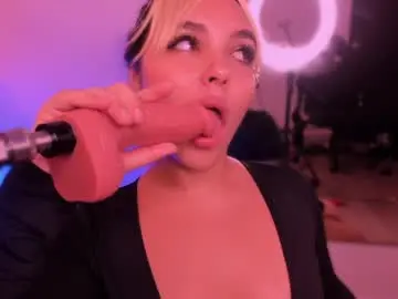 Chaturbate Live Sex Cam of curlychanel