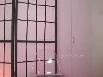 Chaturbate Live Sex Cam of roselinedior