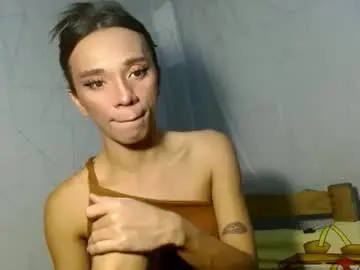 Chaturbate Live Sex Cam of hugecock_caraxx