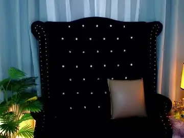 princesshugecumontop from chaturbate