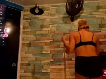 Chaturbate Adult Webcam of isa__fox_1
