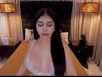 Chaturbate Live Sex Cam of hennessygoddess69