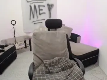 transpetitelucy from chaturbate