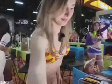 Chaturbate Live Sex Cam of carriemadsin