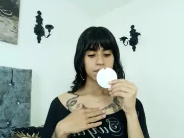 Chaturbate Live Porn of bella_poisonous