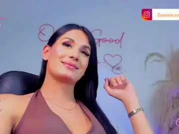 Chaturbate Best live sex cam show of miadaniella__