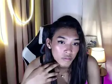 ur_dazzlingmorenaxx from chaturbate