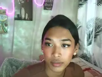 ur_dazzlingmorenaxx from chaturbate