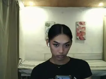 ur_dazzlingmorenaxx from chaturbate