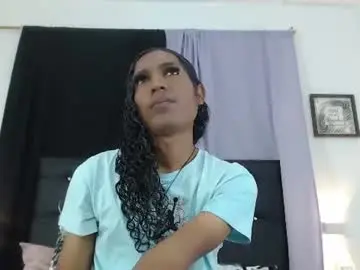 Chaturbate Live Sex Cam of mia_hiills