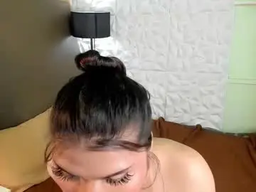 Chaturbate Live Sex Cam of asianhugecockjulia1
