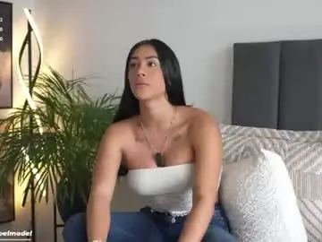 Chaturbate Live Sex Cam of leyla_steel
