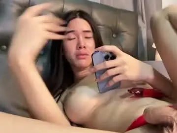Chaturbate Live Sex Cam of scarlet_hetland