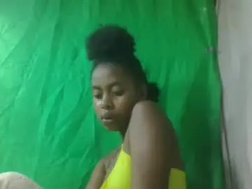 Chaturbate Live Sex Cam of mbotyfeliciaa