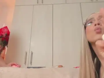 Chaturbate Watch Live Sex Cams of camii_desire