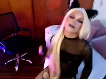 Chaturbate Live Sex Cam of dannihotboy02