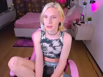 Chaturbate Live Sex Cam of mikaella_nicole