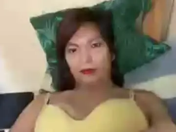 Chaturbate Live Sex Cam of miamoore_hugecock