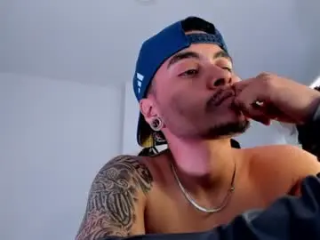 Chaturbate Live Porn of alexander_ftm