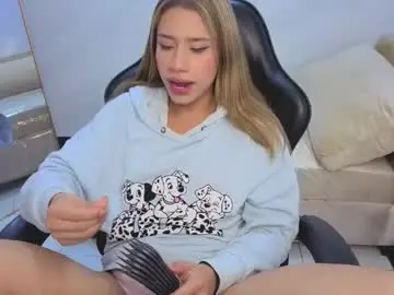 Chaturbate Live Sex Cam of evy_lux_v