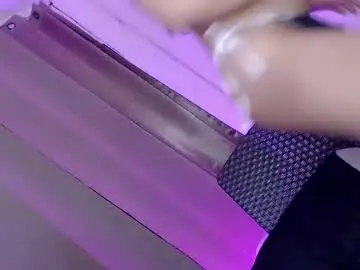 Chaturbate Sex Cam of ur_caroline18