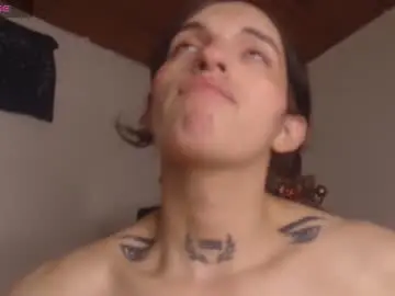 Chaturbate Live Sex Cam of scarlett_crastrawberry