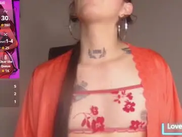 Chaturbate Live Sex Cam of scarlett_crastrawberry