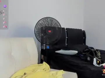 Chaturbate Sex Chat of charlietaylorr__