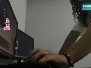 Chaturbate Live Sex Cam of scarletcherry18
