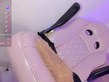 Chaturbate Live Sex Cam of mia_royal