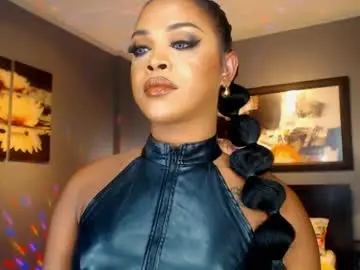 Chaturbate Live Sex Cam of urmajestytyra
