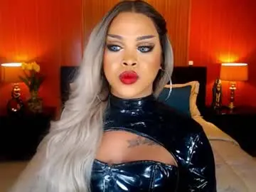 Chaturbate Live Sex Cam of urmajestytyra