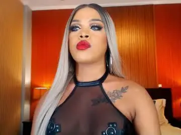 Chaturbate Live Sex Cam of urmajestytyra