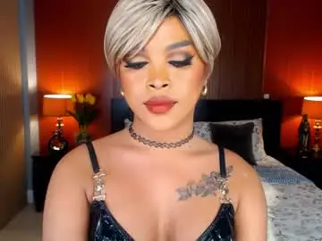 Chaturbate Live Sex Cam of urmajestytyra