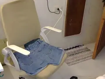 averageuncut1 from chaturbate