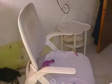 Chaturbate Live Sex Cam of averageuncut1