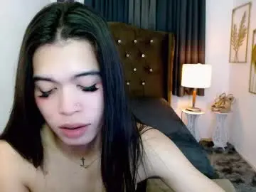 hollyyumiloove from chaturbate