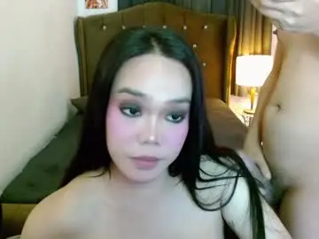 Chaturbate Live Sex Cam of hollyyumiloove