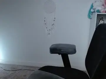 Chaturbate Live Sex Cam of krystalsyxx