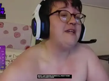 Chaturbate Live Sex Cam of intentkitten