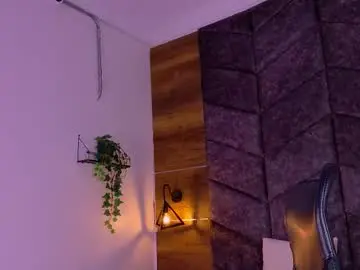 Chaturbate Best live sex cam show of lauraagomezz__