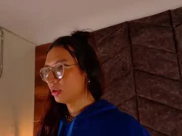 Chaturbate Watch Live Sex Cams of lauraagomezz__