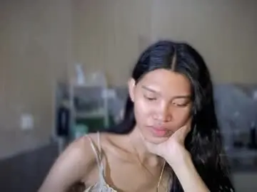 Chaturbate Free Live Porn of ichbindein_revedamour