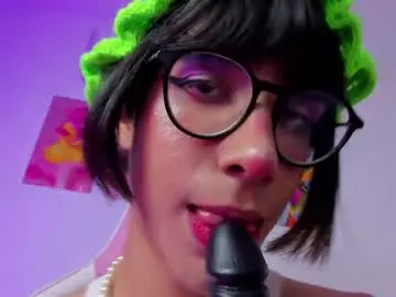 Chaturbate Free Live Porn of madeline_21