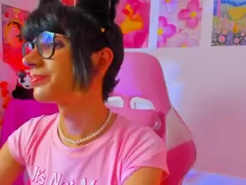 Chaturbate Nude Webcam of madeline_21